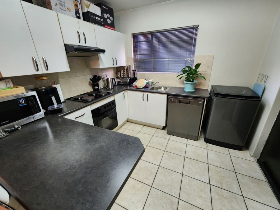 2 Bedroom Property for Sale in Bardene Gauteng