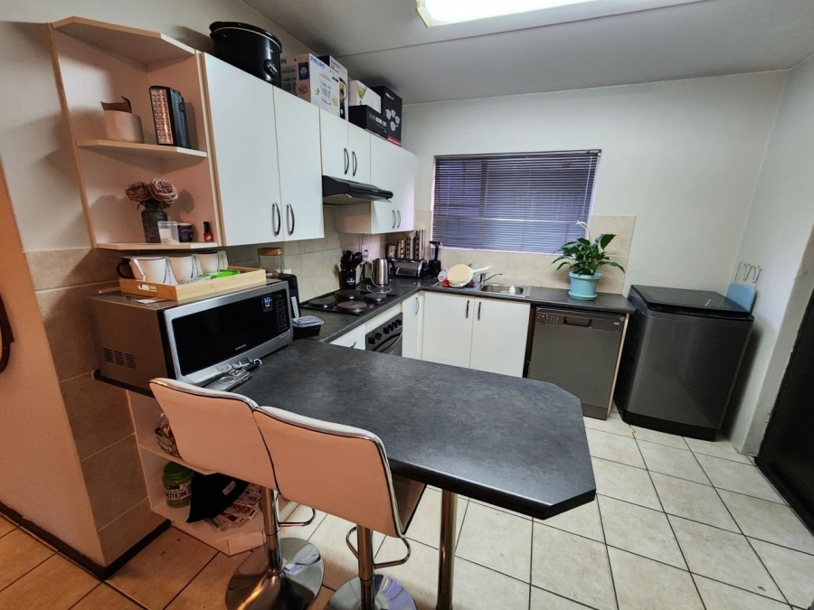 2 Bedroom Property for Sale in Bardene Gauteng