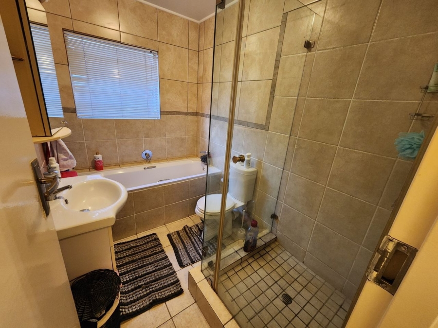 2 Bedroom Property for Sale in Bardene Gauteng