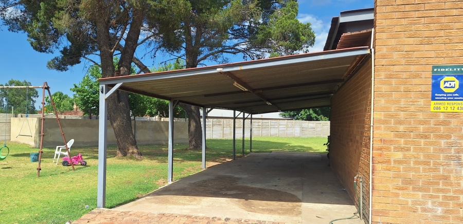 6 Bedroom Property for Sale in Nanescol Gauteng