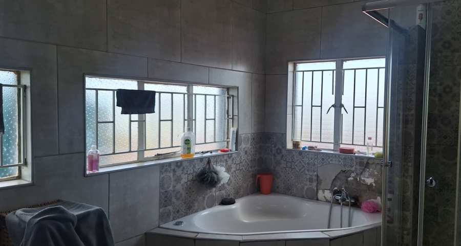 6 Bedroom Property for Sale in Nanescol Gauteng