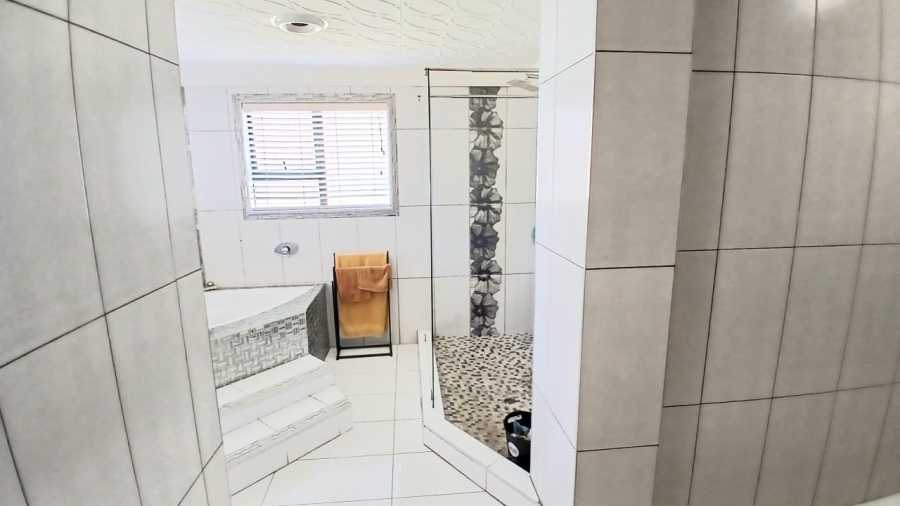 3 Bedroom Property for Sale in Erasmia Gauteng