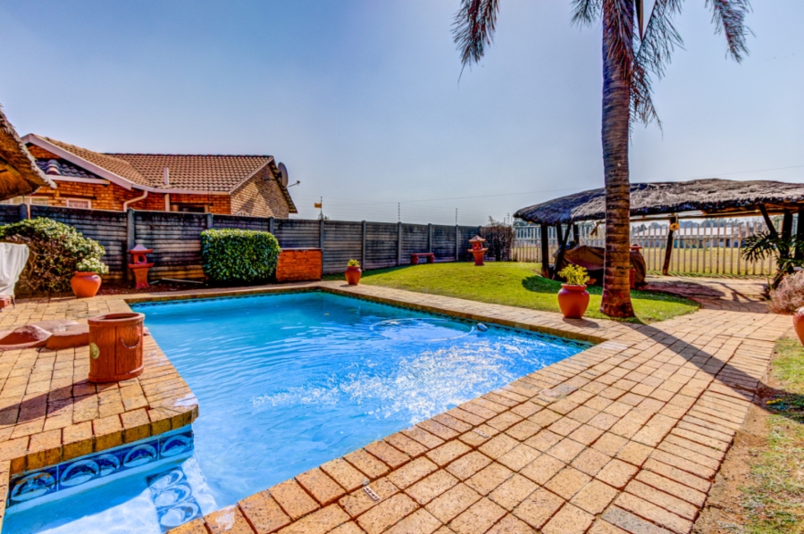 5 Bedroom Property for Sale in Country View Gauteng