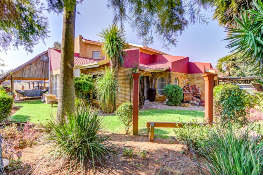 5 Bedroom Property for Sale in Country View Gauteng
