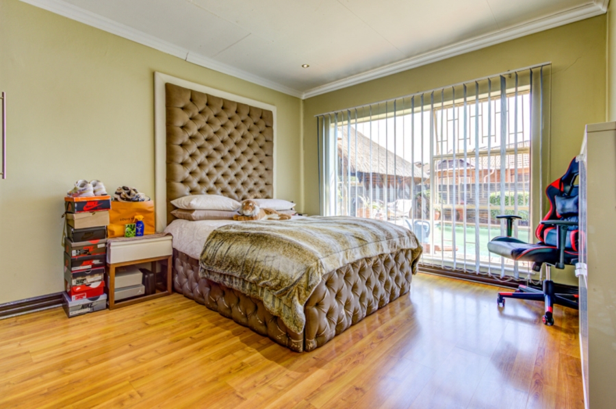 5 Bedroom Property for Sale in Country View Gauteng
