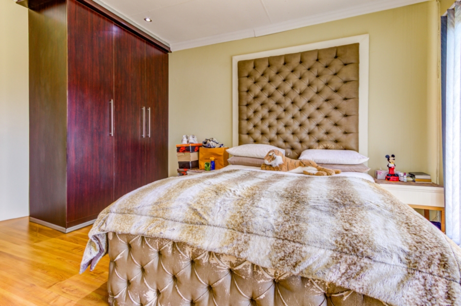 5 Bedroom Property for Sale in Country View Gauteng