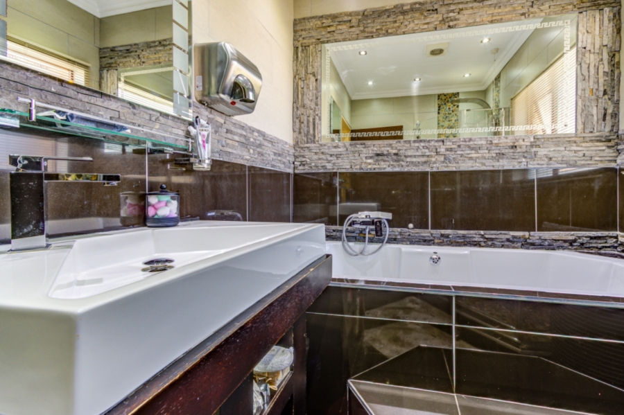 5 Bedroom Property for Sale in Country View Gauteng