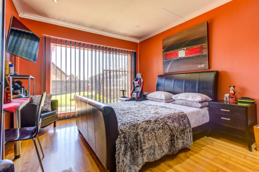 5 Bedroom Property for Sale in Country View Gauteng