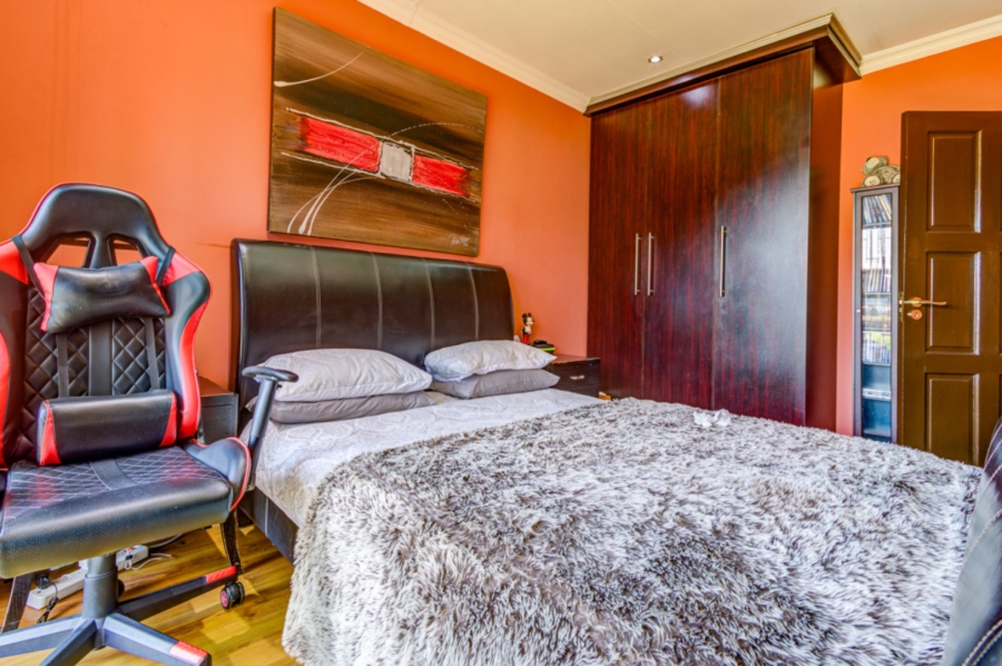 5 Bedroom Property for Sale in Country View Gauteng