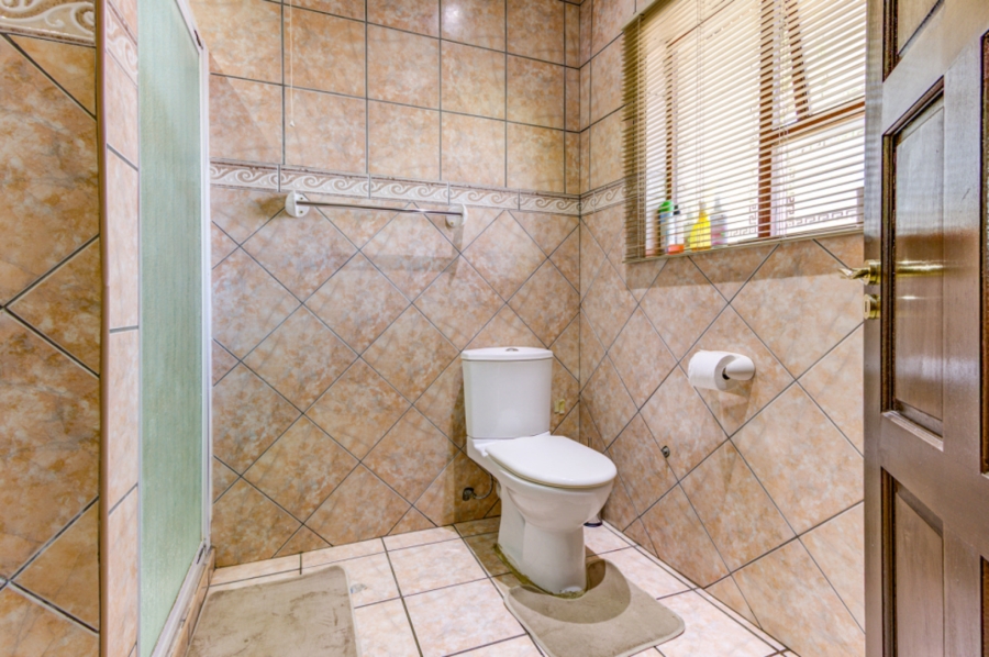 5 Bedroom Property for Sale in Country View Gauteng