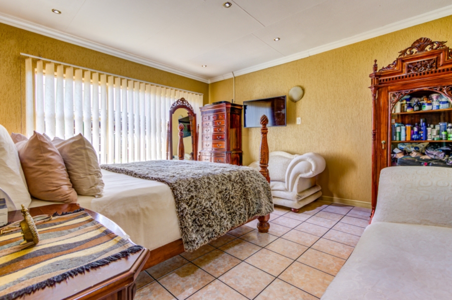 5 Bedroom Property for Sale in Country View Gauteng