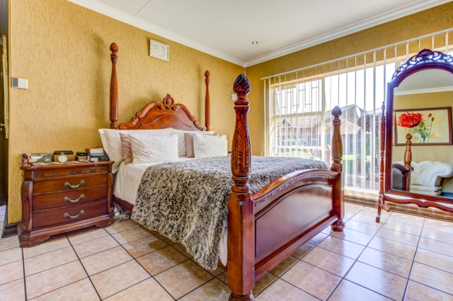 5 Bedroom Property for Sale in Country View Gauteng