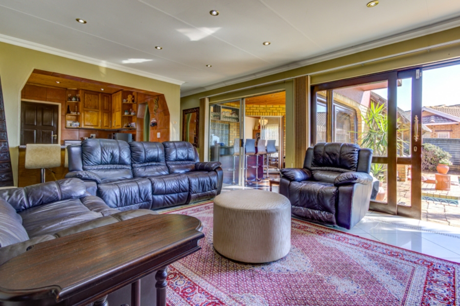 5 Bedroom Property for Sale in Country View Gauteng