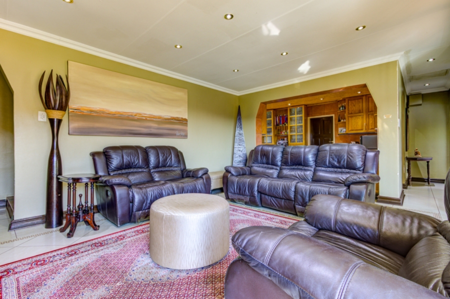 5 Bedroom Property for Sale in Country View Gauteng