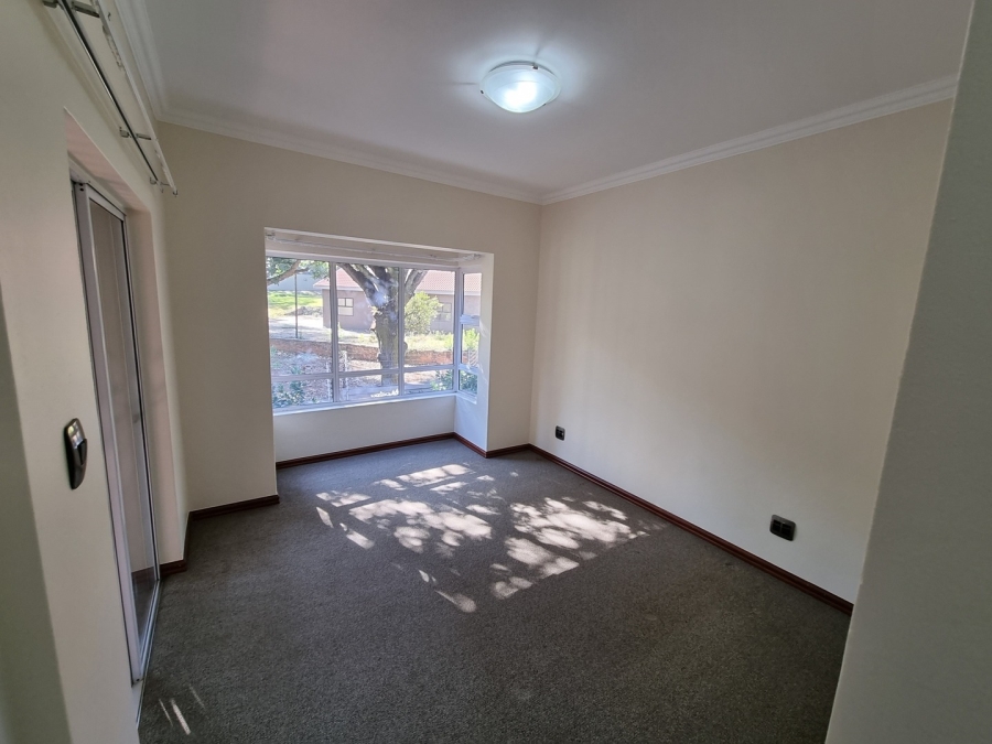 2 Bedroom Property for Sale in Saxonwold Gauteng