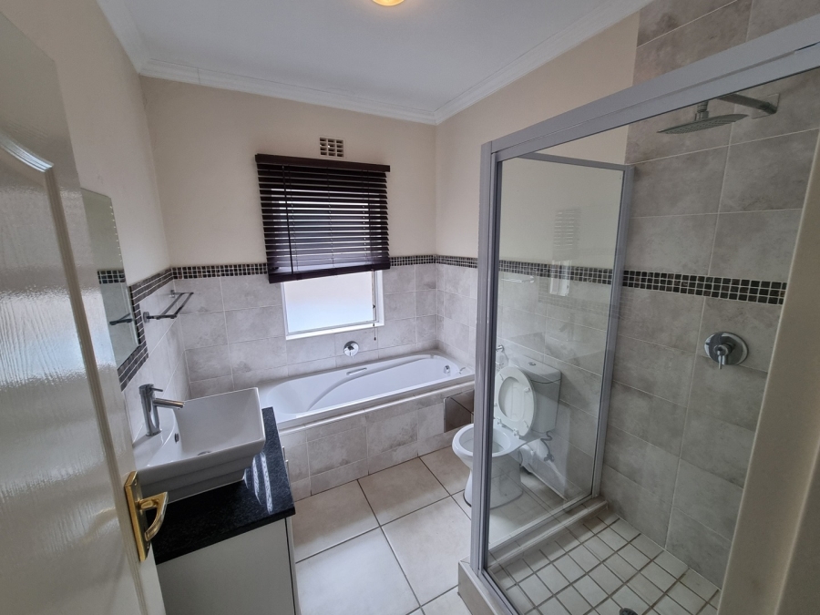 2 Bedroom Property for Sale in Saxonwold Gauteng