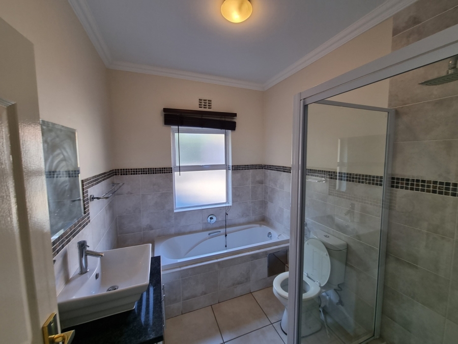 2 Bedroom Property for Sale in Saxonwold Gauteng