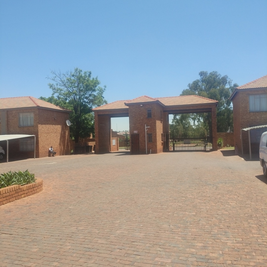 2 Bedroom Property for Sale in Krugersrus Gauteng