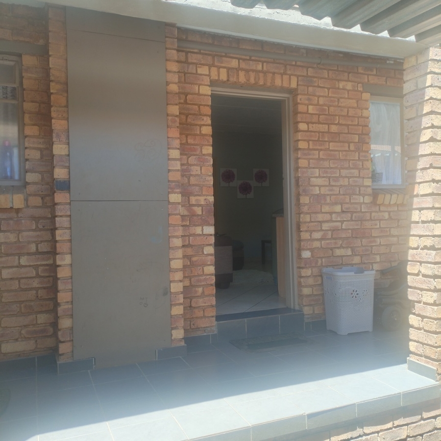 2 Bedroom Property for Sale in Krugersrus Gauteng