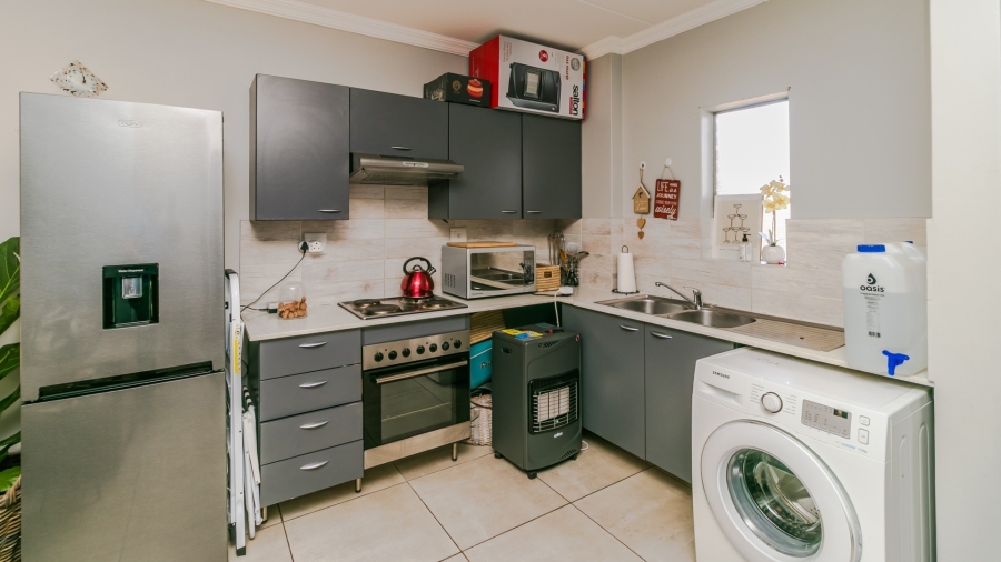 1 Bedroom Property for Sale in Blue Hills Gauteng