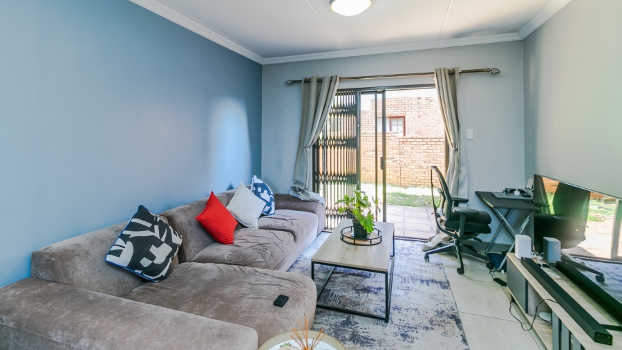 1 Bedroom Property for Sale in Blue Hills Gauteng