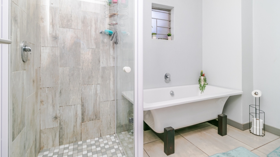 1 Bedroom Property for Sale in Blue Hills Gauteng