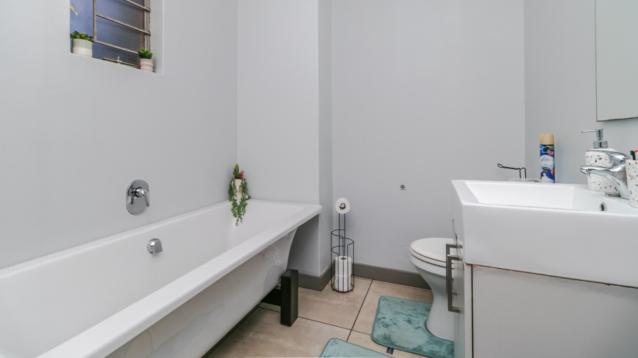 1 Bedroom Property for Sale in Blue Hills Gauteng