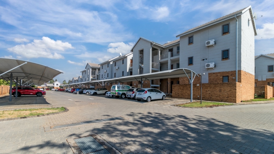 1 Bedroom Property for Sale in Blue Hills Gauteng