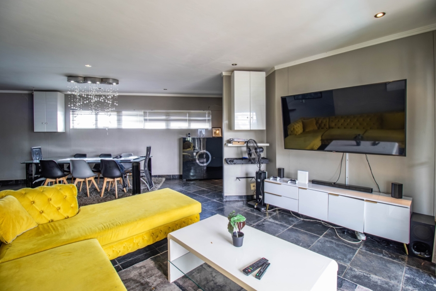 To Let 2 Bedroom Property for Rent in Sandown Gauteng