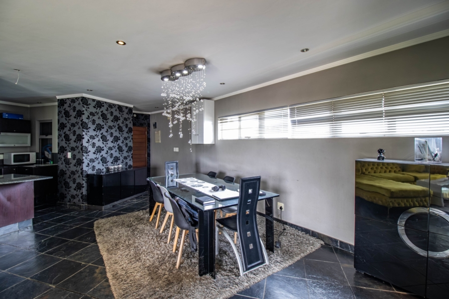 To Let 2 Bedroom Property for Rent in Sandown Gauteng