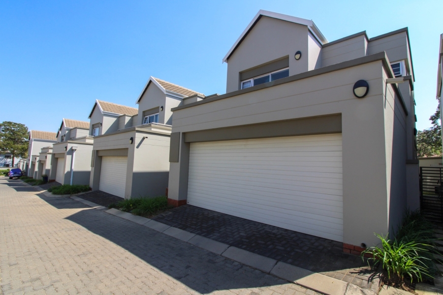 To Let 4 Bedroom Property for Rent in Bryanston Gauteng
