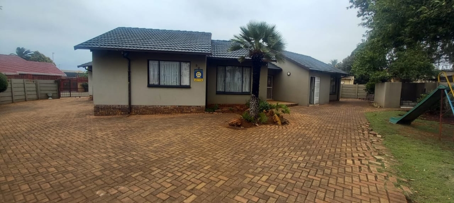 4 Bedroom Property for Sale in Bakerton Gauteng