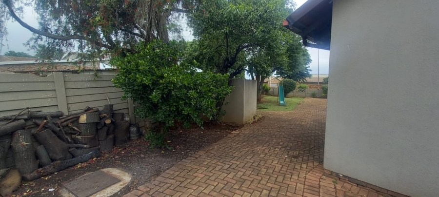 4 Bedroom Property for Sale in Bakerton Gauteng