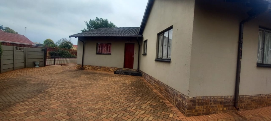 4 Bedroom Property for Sale in Bakerton Gauteng
