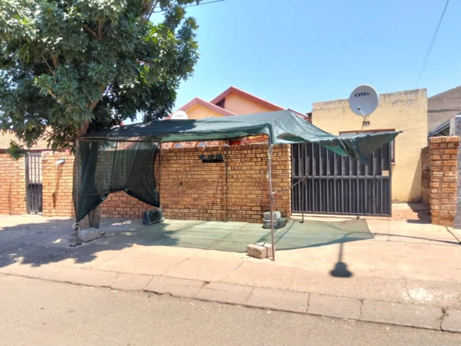 2 Bedroom Property for Sale in Protea Glen Gauteng