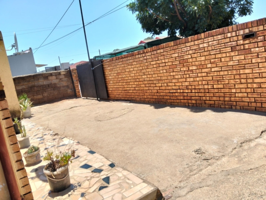 2 Bedroom Property for Sale in Protea Glen Gauteng