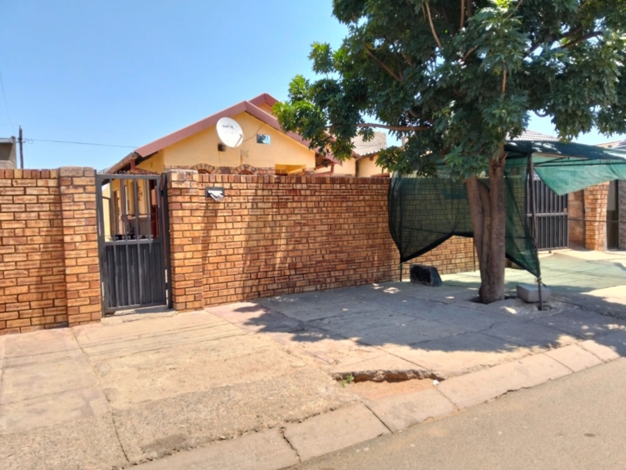 2 Bedroom Property for Sale in Protea Glen Gauteng