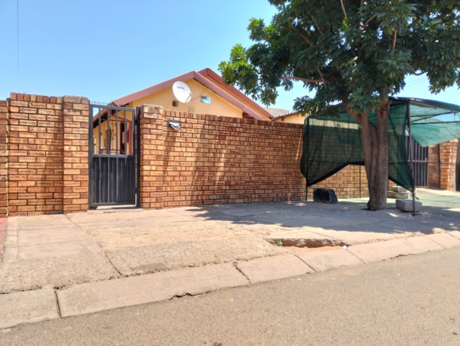 2 Bedroom Property for Sale in Protea Glen Gauteng