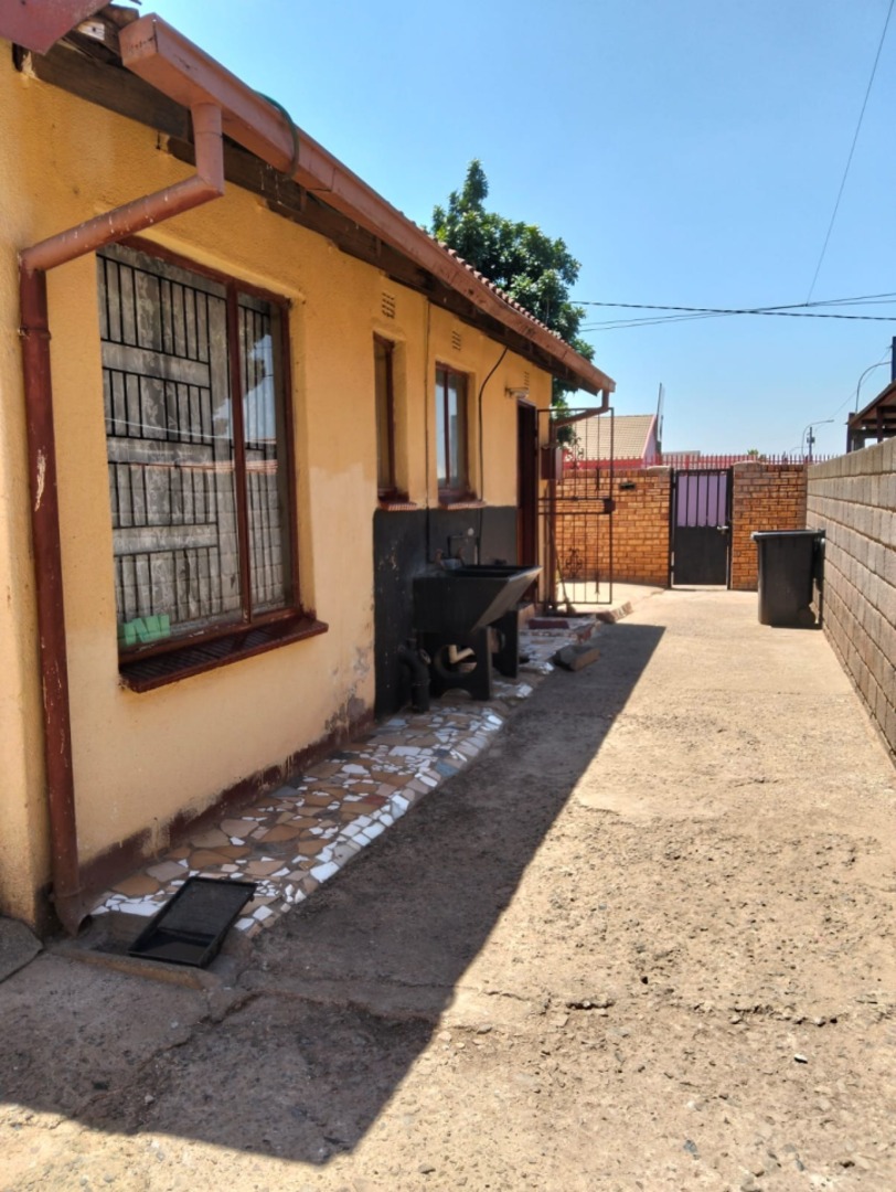 2 Bedroom Property for Sale in Protea Glen Gauteng
