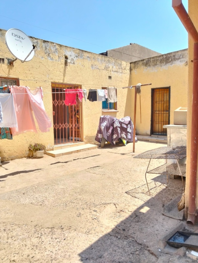 2 Bedroom Property for Sale in Protea Glen Gauteng