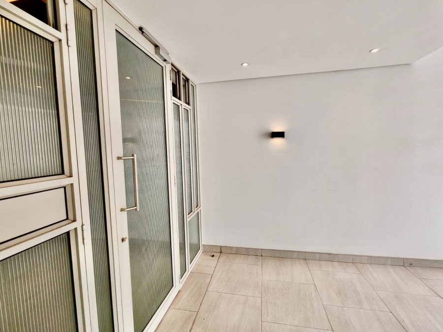 To Let 2 Bedroom Property for Rent in Rosebank Gauteng