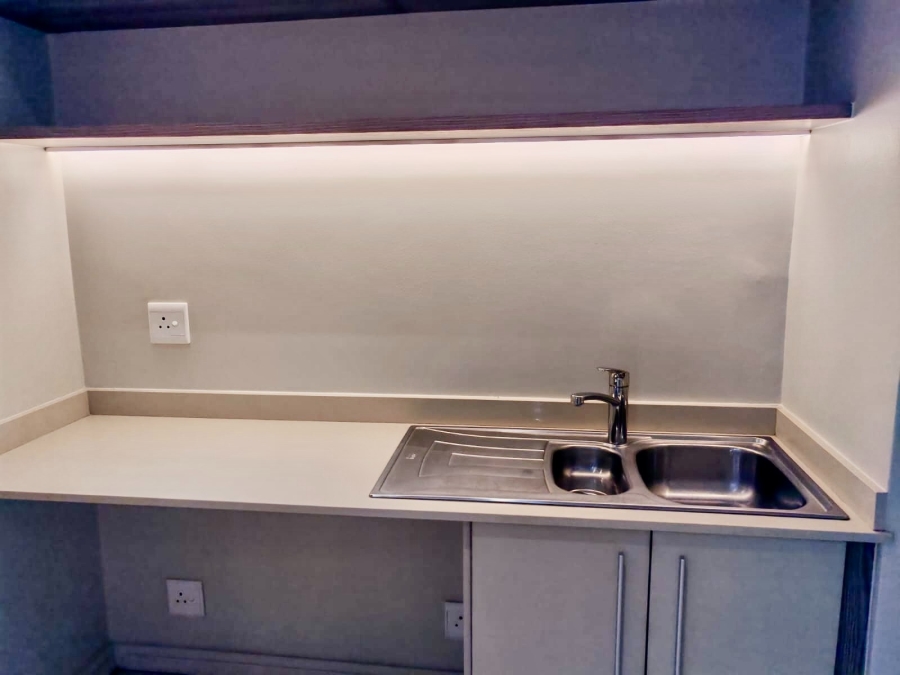 To Let 2 Bedroom Property for Rent in Rosebank Gauteng