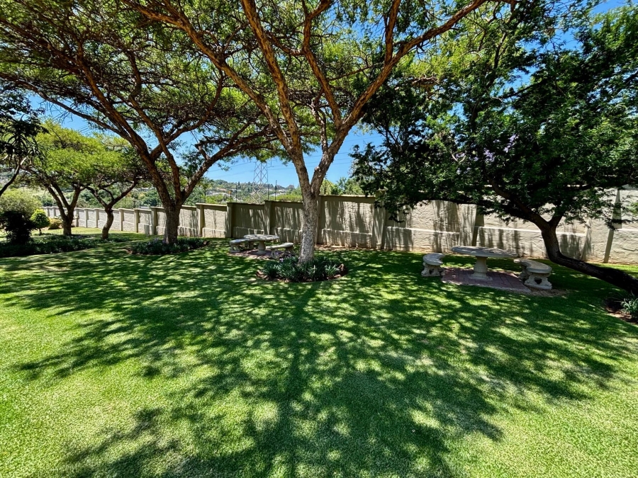 To Let 2 Bedroom Property for Rent in Parkmore Gauteng