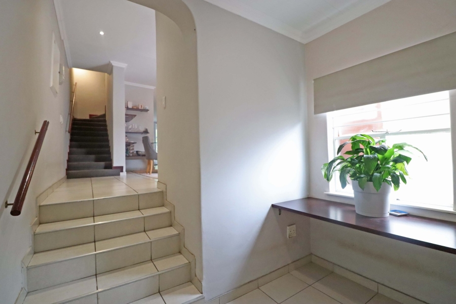 To Let 2 Bedroom Property for Rent in Bryanston Gauteng