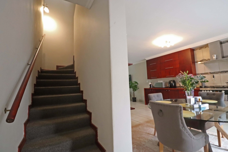 To Let 2 Bedroom Property for Rent in Bryanston Gauteng