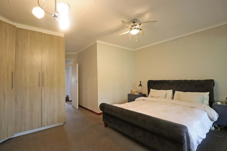 To Let 2 Bedroom Property for Rent in Bryanston Gauteng