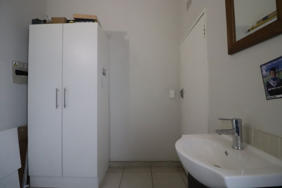 To Let 2 Bedroom Property for Rent in Bryanston Gauteng
