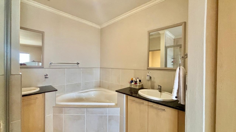 2 Bedroom Property for Sale in Morningside Gauteng