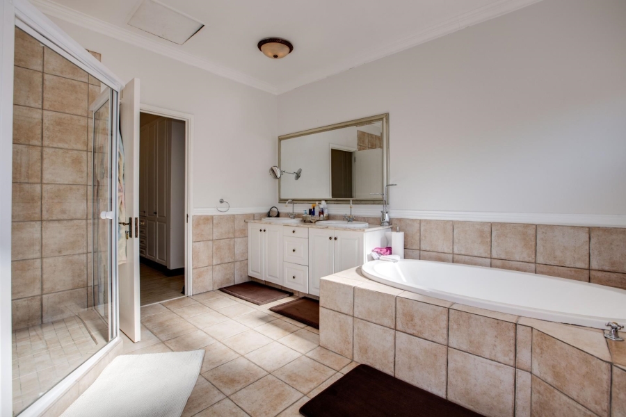 5 Bedroom Property for Sale in Dainfern Golf Estate Gauteng