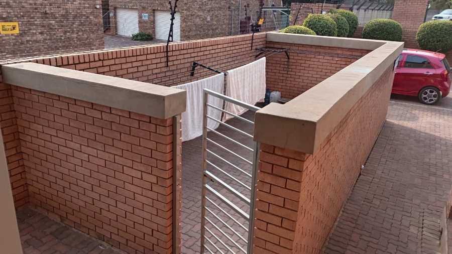 2 Bedroom Property for Sale in Moregloed Gauteng